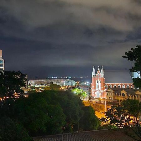 Chic Cottage On Castle Hill Таунсвіль Екстер'єр фото